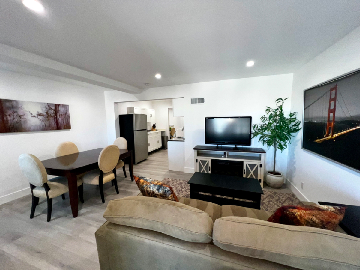 Modern 1 bed/ 2 bath in great neighborhood - Photo 1