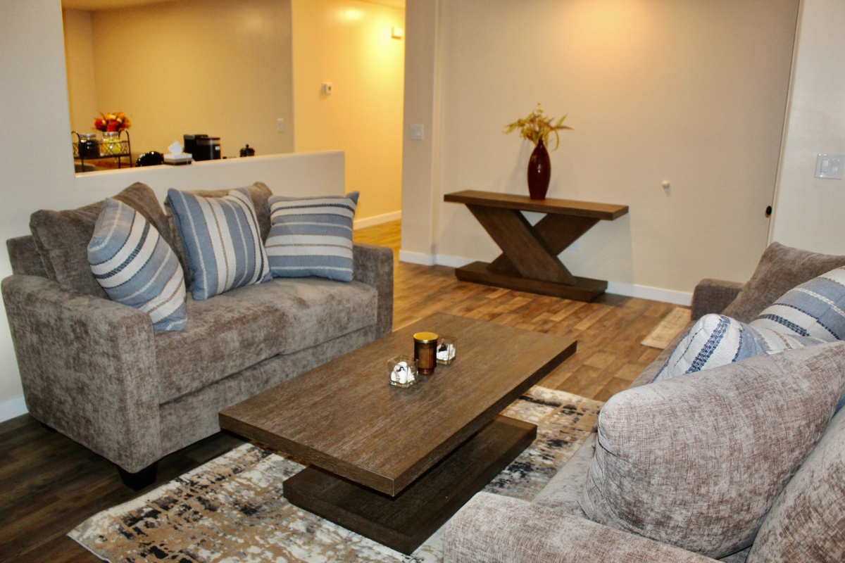 Stylish 4BR/2BA Midterm Rental in San Diego - Photo 5