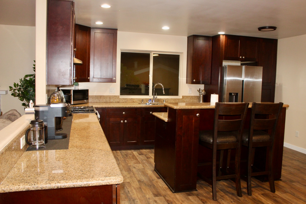 Stylish 4BR/2BA Midterm Rental in San Diego - Photo 3