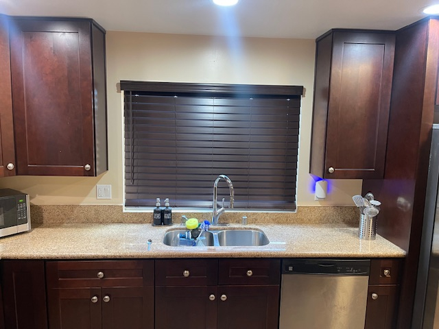 Stylish 4BR/2BA Midterm Rental in San Diego - Photo 6