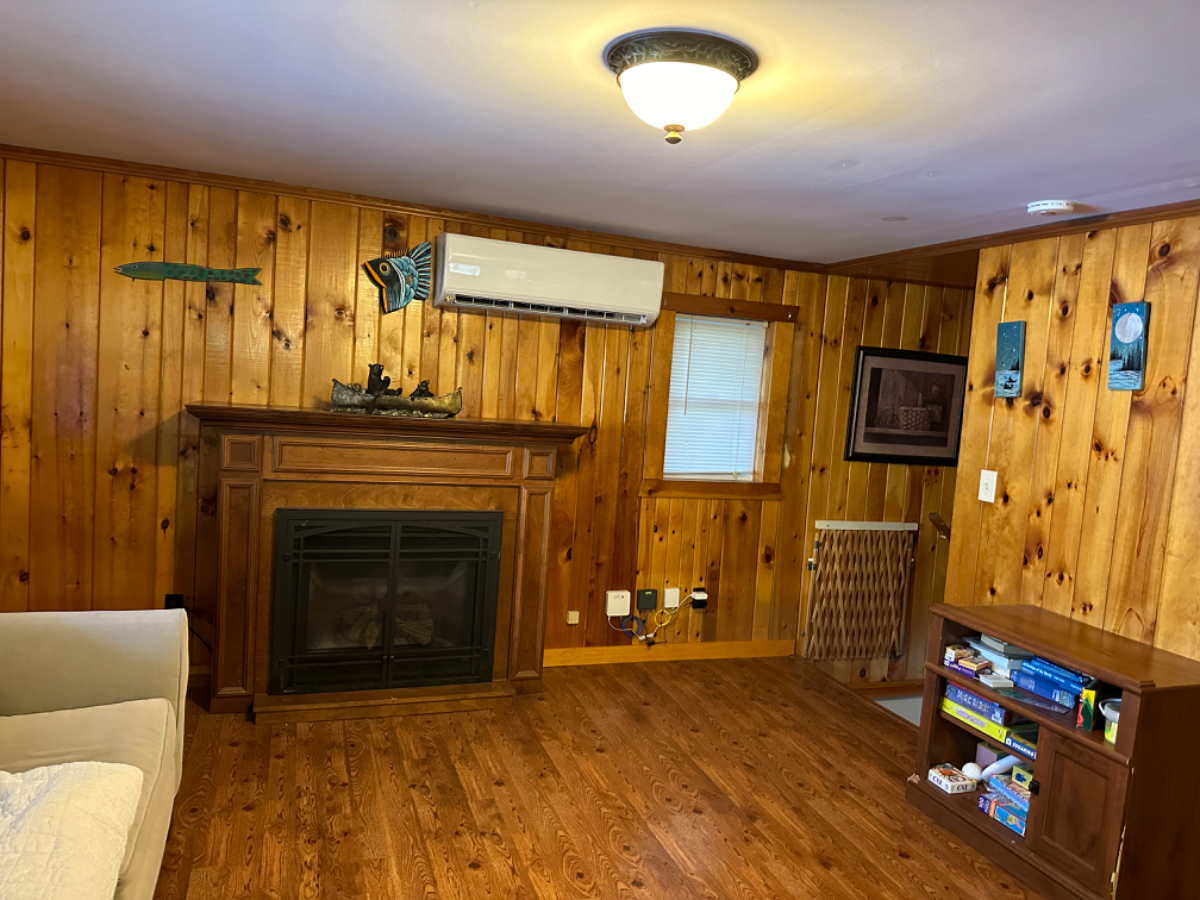 Beautiful lake house in quiet neighborhood - Photo 11