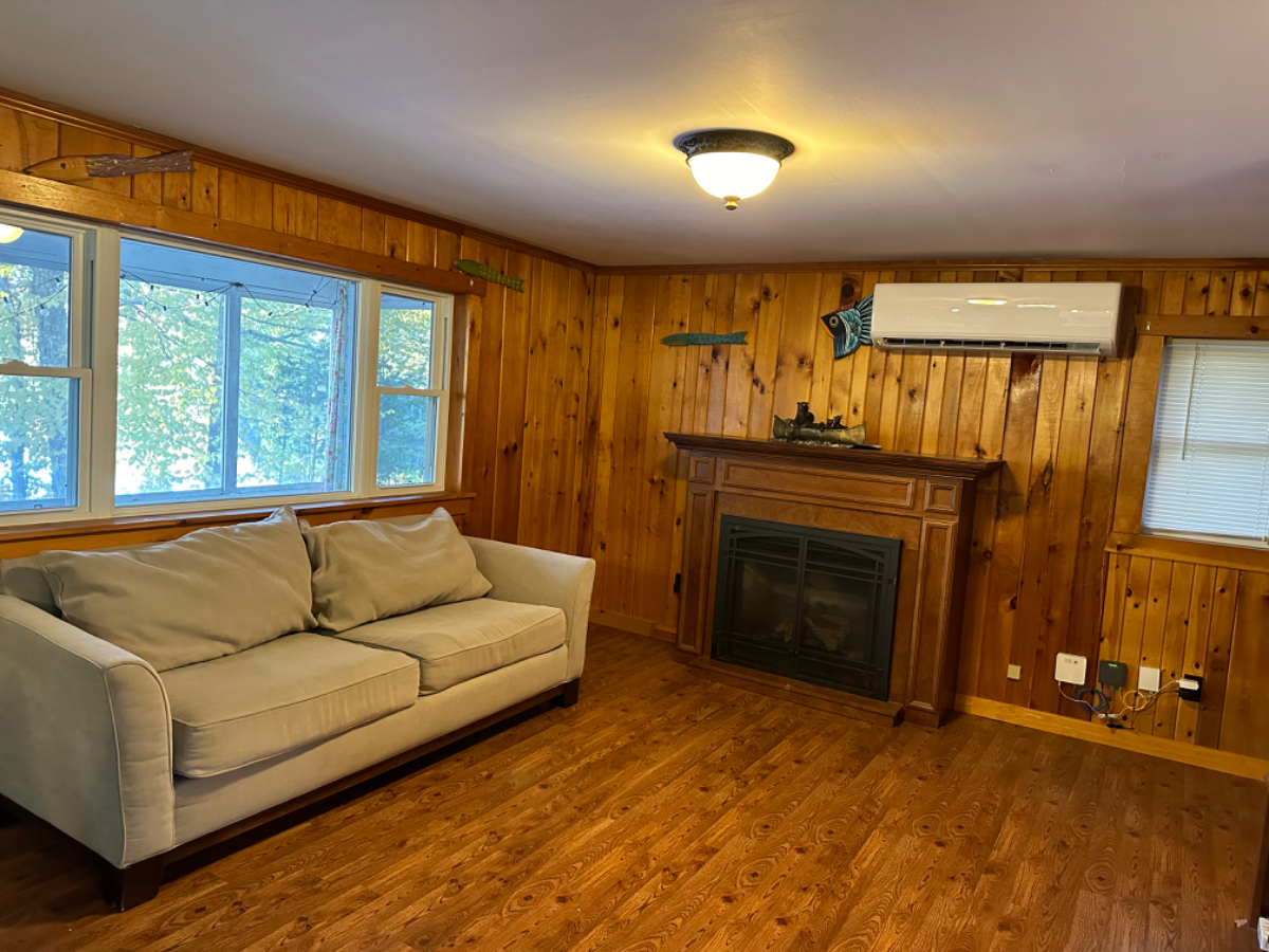 Beautiful lake house in quiet neighborhood - Photo 12