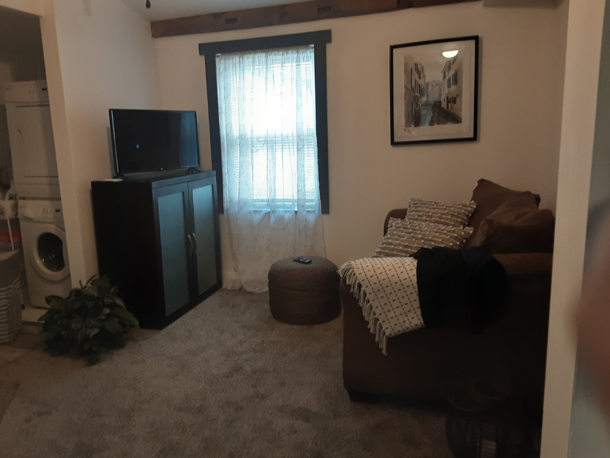 Cozy Farmhouse Retreat on 4 Acres - Modern Amenities & Tranquil Surroundings, Close to Auburn & Syra - Photo 4