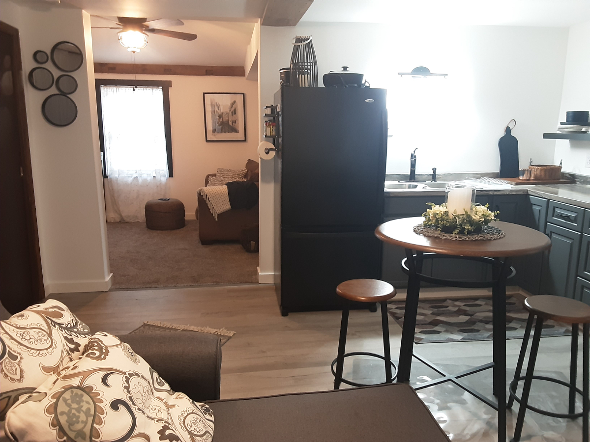 Cozy Farmhouse Retreat on 4 Acres - Modern Amenities & Tranquil Surroundings, Close to Auburn & Syra - Photo 3