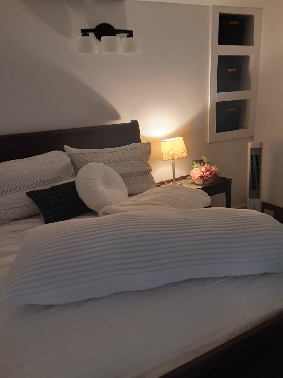 Cozy Farmhouse Retreat on 4 Acres - Modern Amenities & Tranquil Surroundings, Close to Auburn & Syra - Photo 5