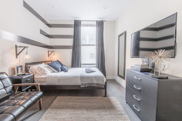4E-Downtown Central Studio w Fast WIFI, Keyless