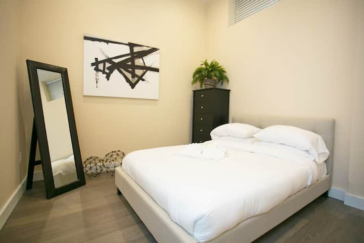2D-Downtown Loft - Walk Anywhere - Ideal for Nurse