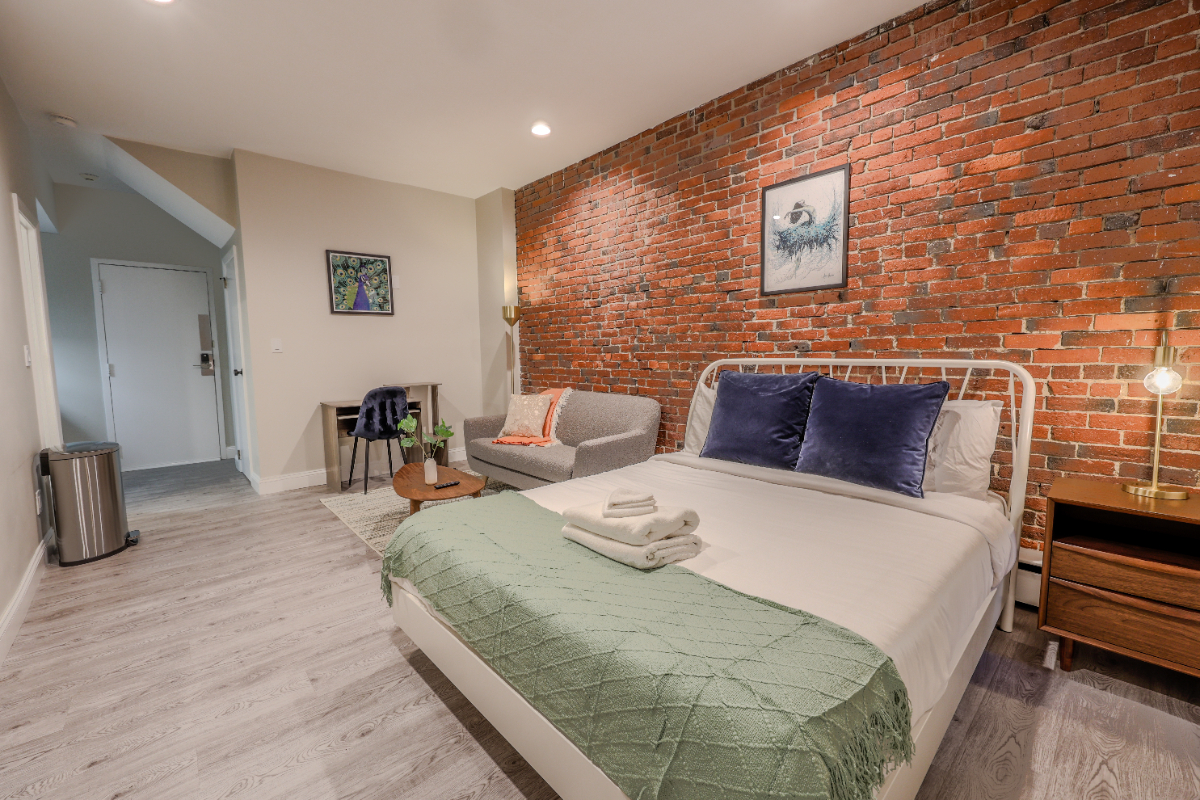 162-2 Modern Simple Studio / South End