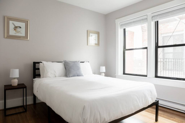 W18-Simple 1BR steps to Boston Common and South En
