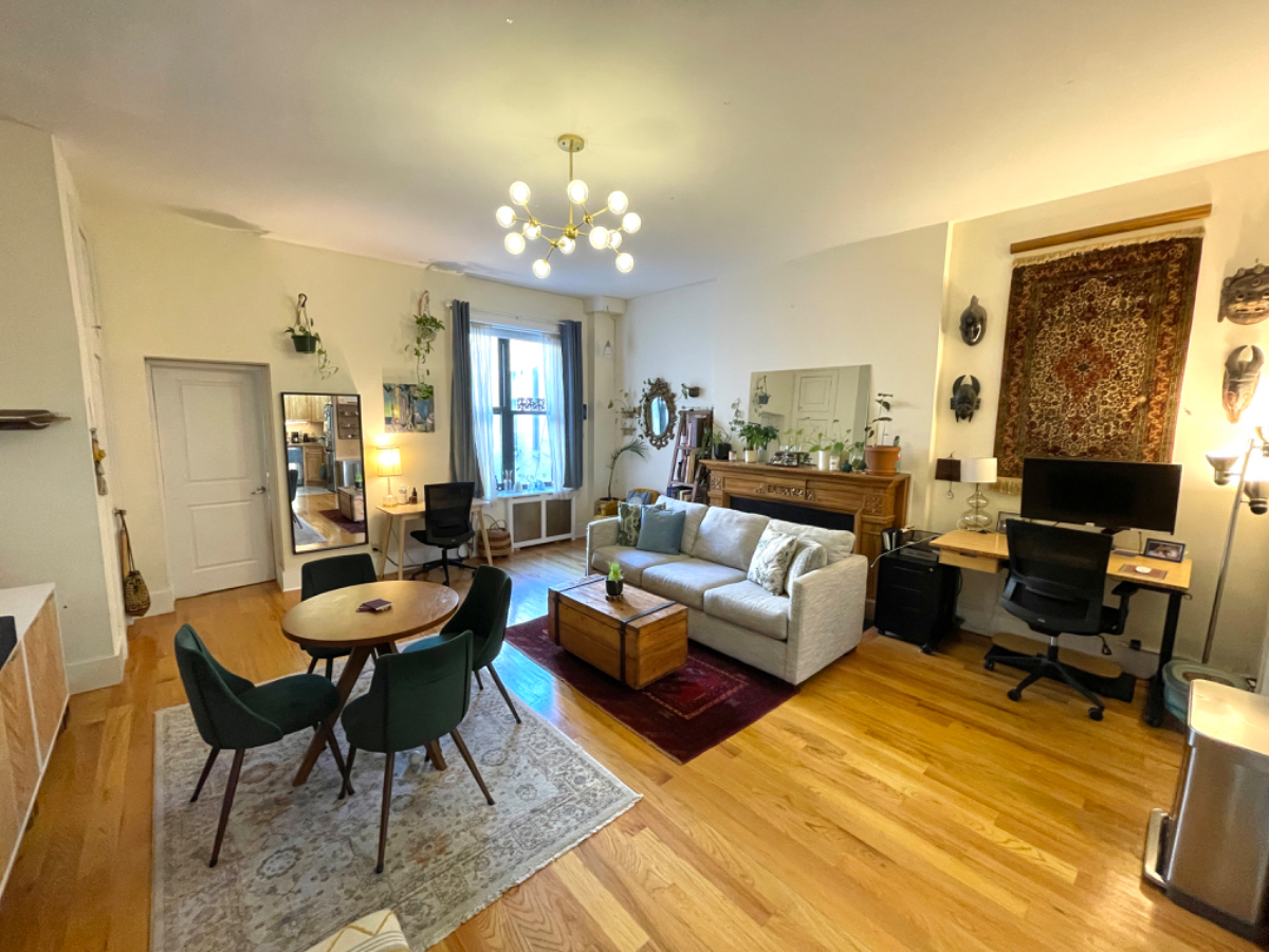 UWS Quiet, Pet Friendly and Spatious One Bedroom Apt off Central Park - Photo 2