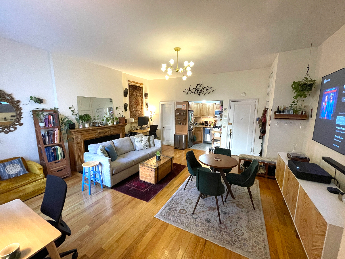 UWS Quiet, Pet Friendly and Spatious One Bedroom Apt off Central Park - Photo 8