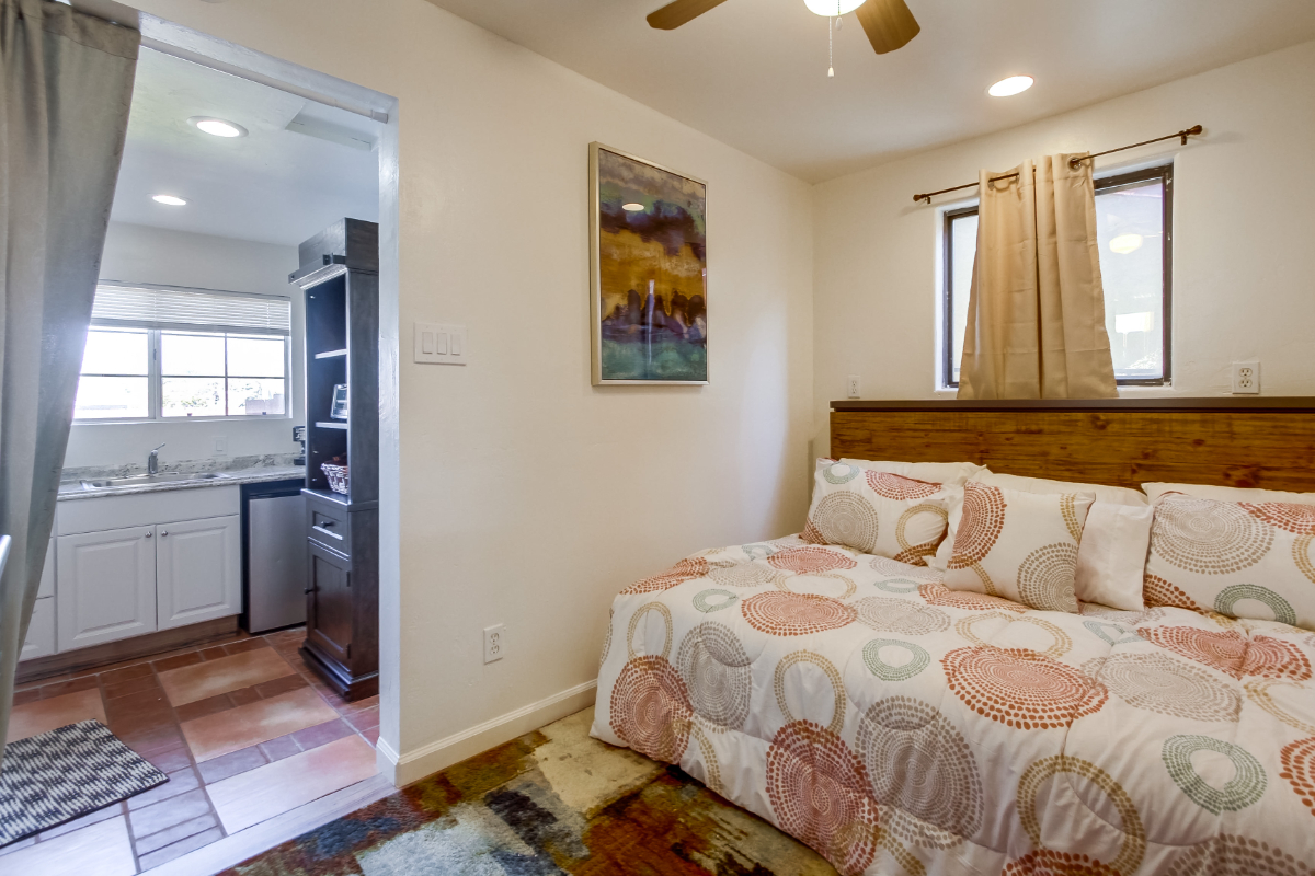 Tranquil 1 Bed/1 Bath w Fully Fenced Yard - Photo 4