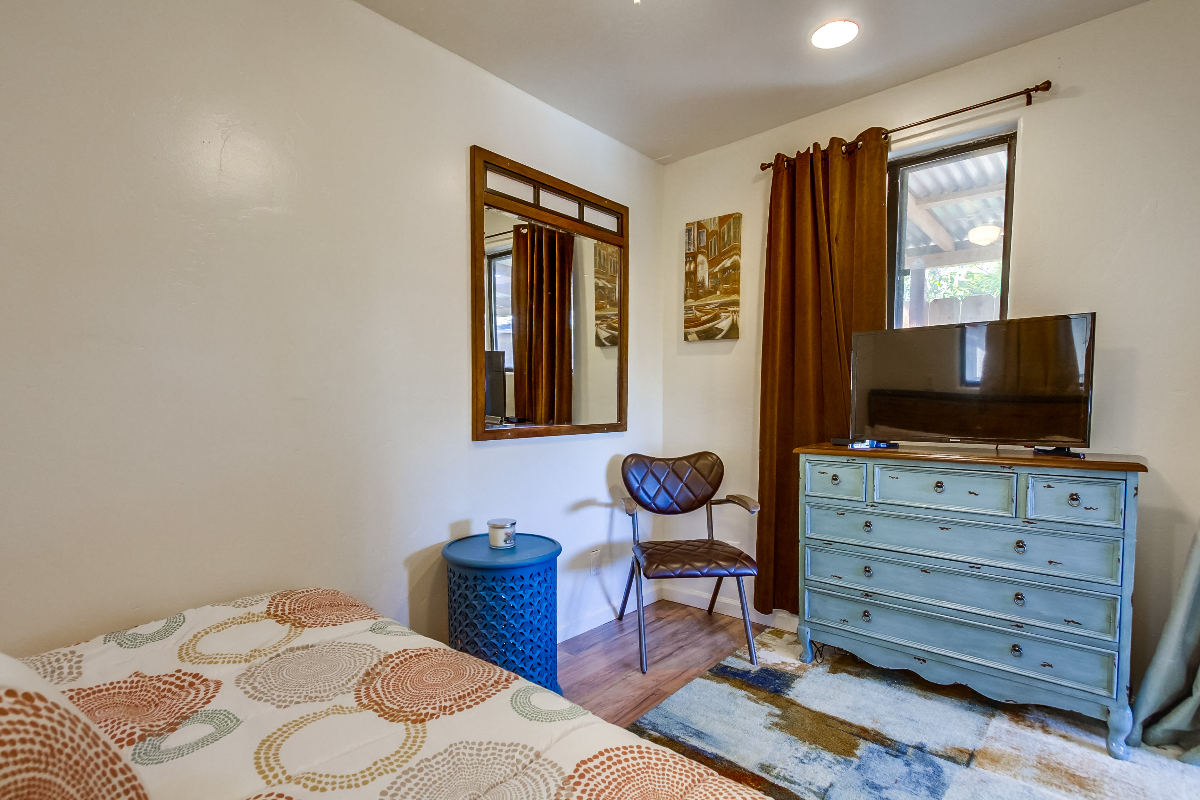 Tranquil 1 Bed/1 Bath w Fully Fenced Yard - Photo 6
