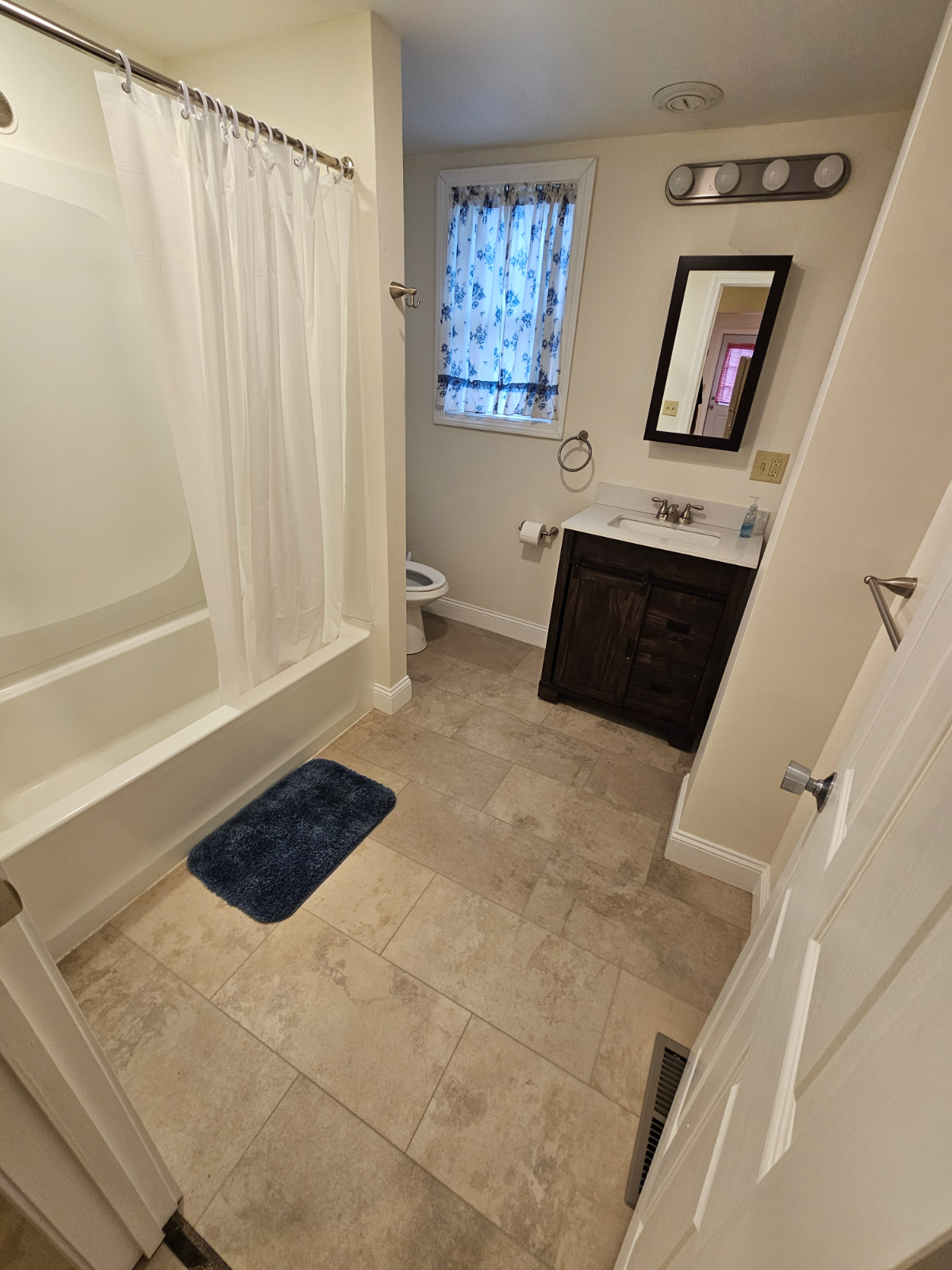 Charming & Convenient First-Floor Apartment - Photo 8