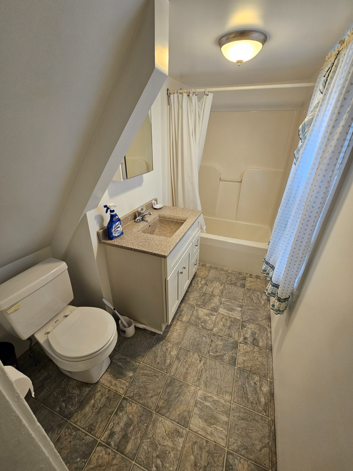Charming & Convenient First-Floor Apartment - Photo 8