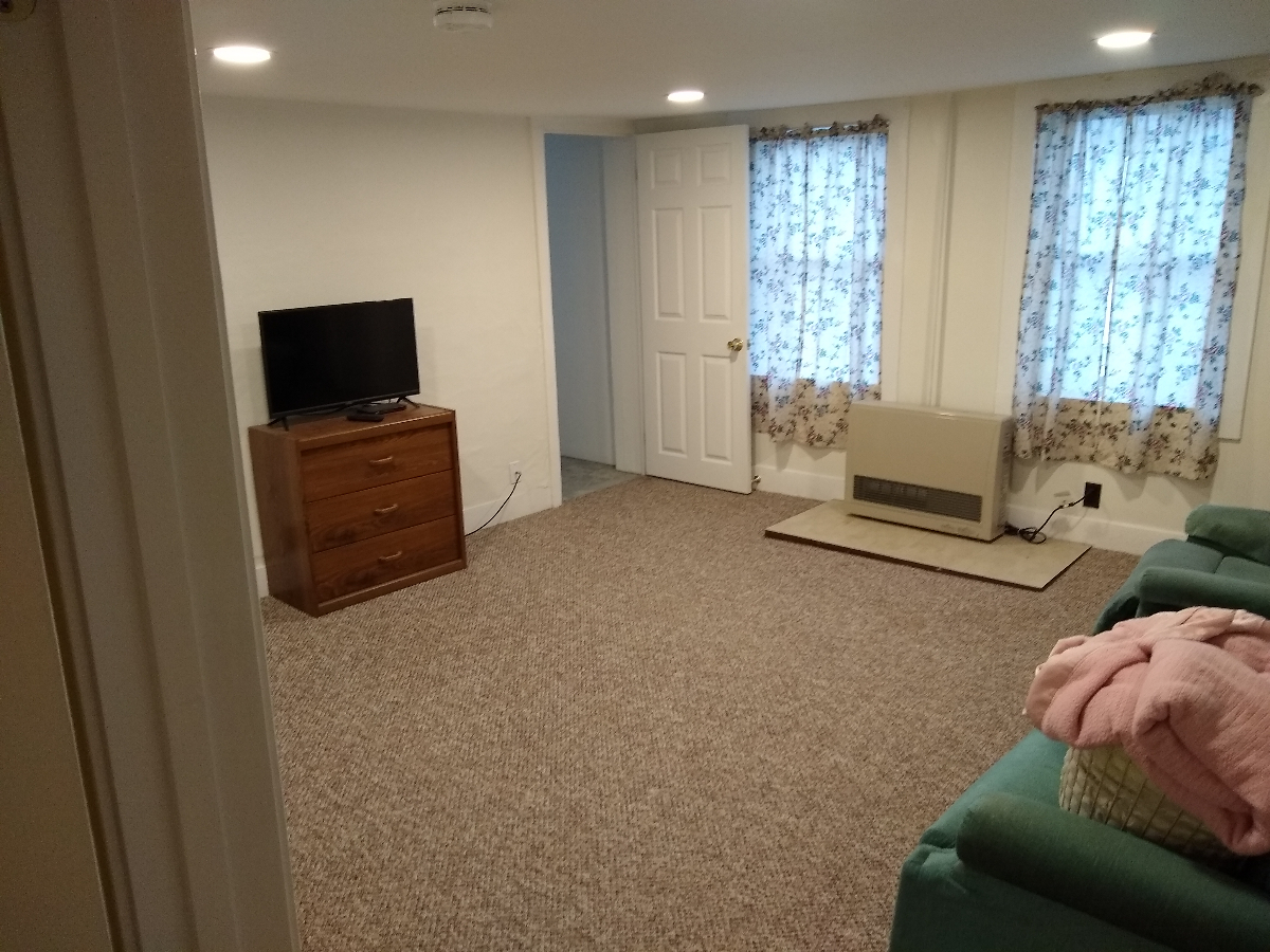 Charming & Convenient First-Floor Apartment - Photo 3