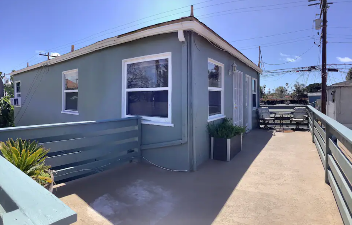 Beach Cottage with 2 Bedrooms, 1 Bathroom and large terrace - Photo 1