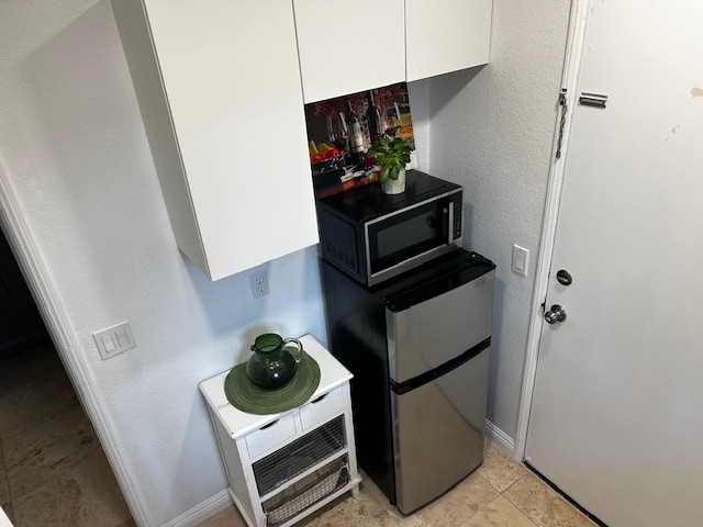 Furnished ADU w/private bath, entrance, kitchenett - Photo 5