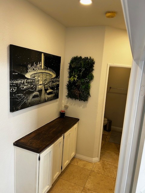 Furnished ADU w/private bath, entrance, kitchenett - Photo 6