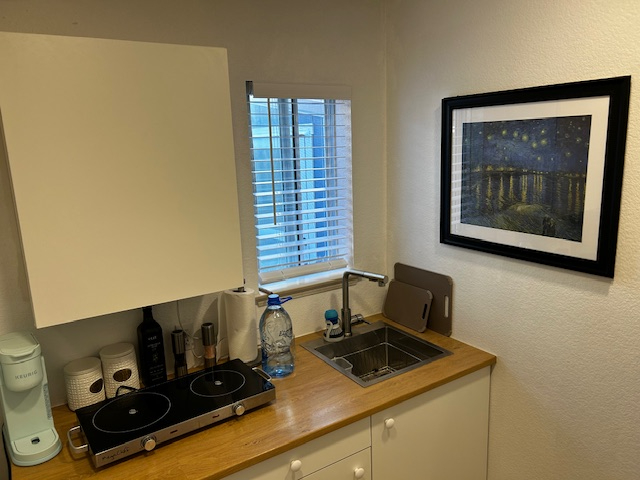 Furnished ADU w/private bath, entrance, kitchenett - Photo 4