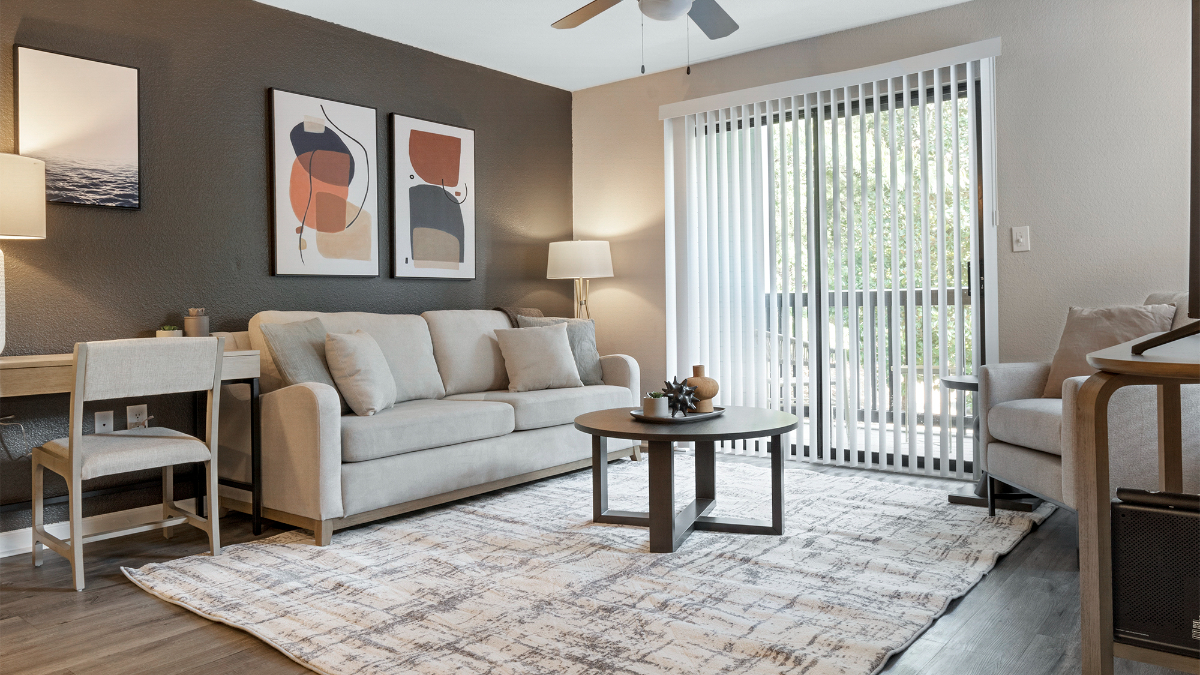 Landing furnished apartment at pine 25 north end 4106