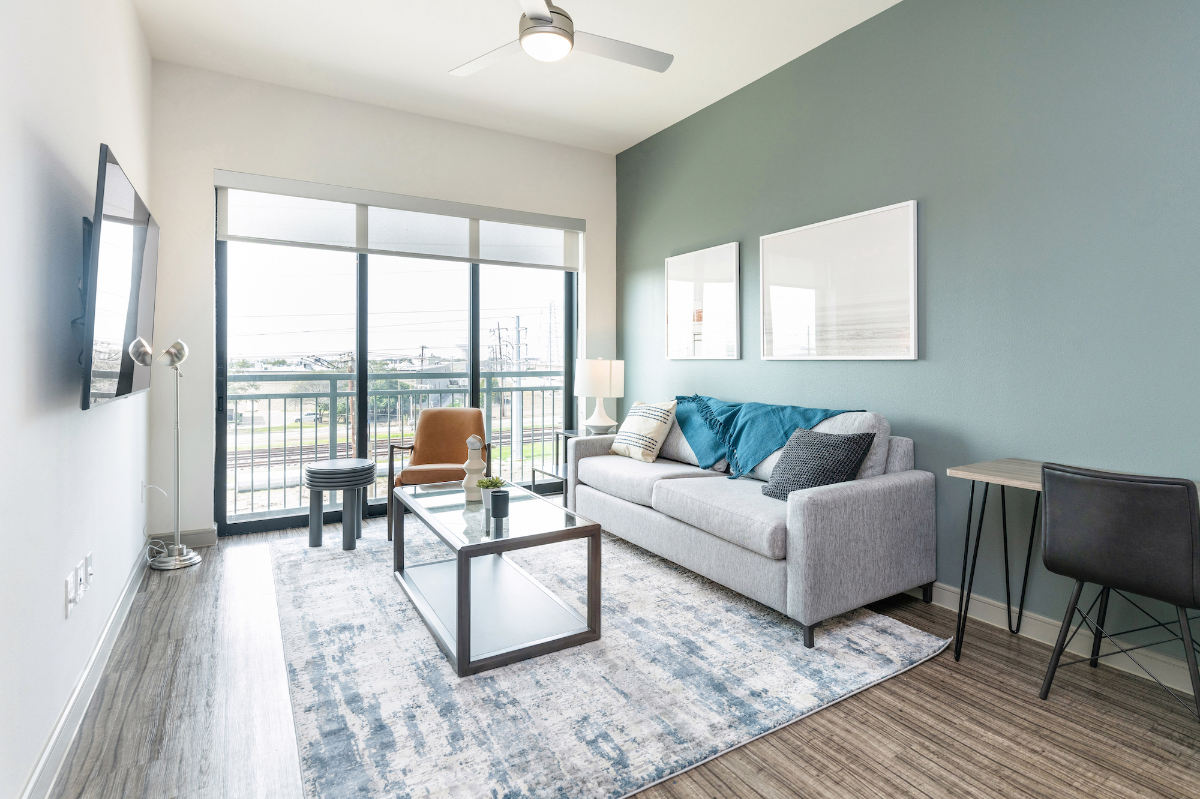 Landing furnished apartment at pine 25 north end 4106