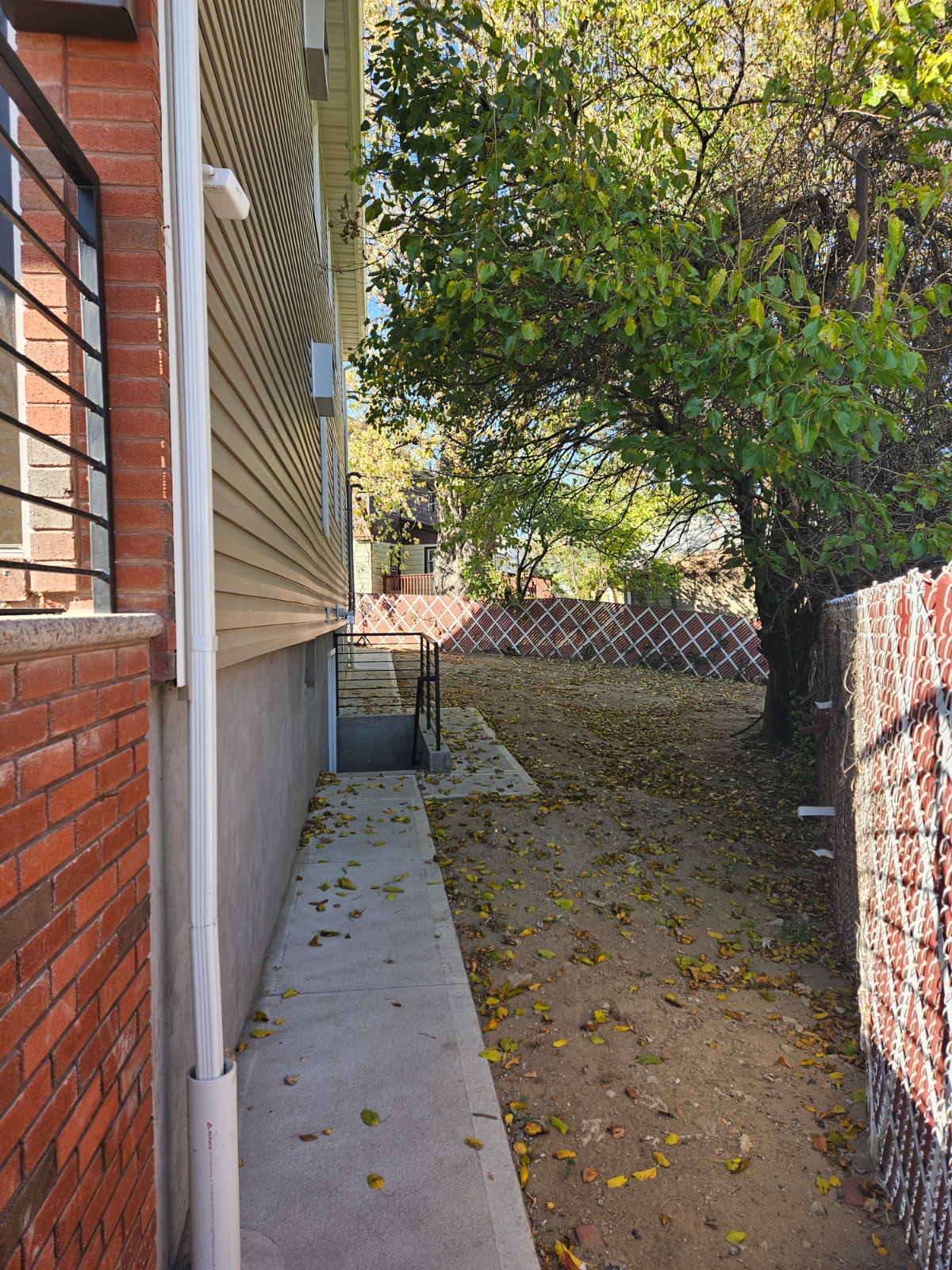 Charming 1-Bedroom Apartment with Backyard - Your Perfect Urban Retreat - Photo 10
