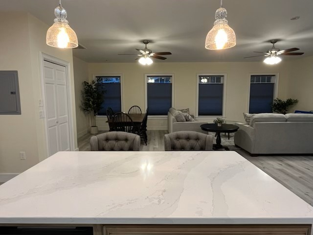 Beautiful new bright pristine 2 bedroom apartment - Photo 2