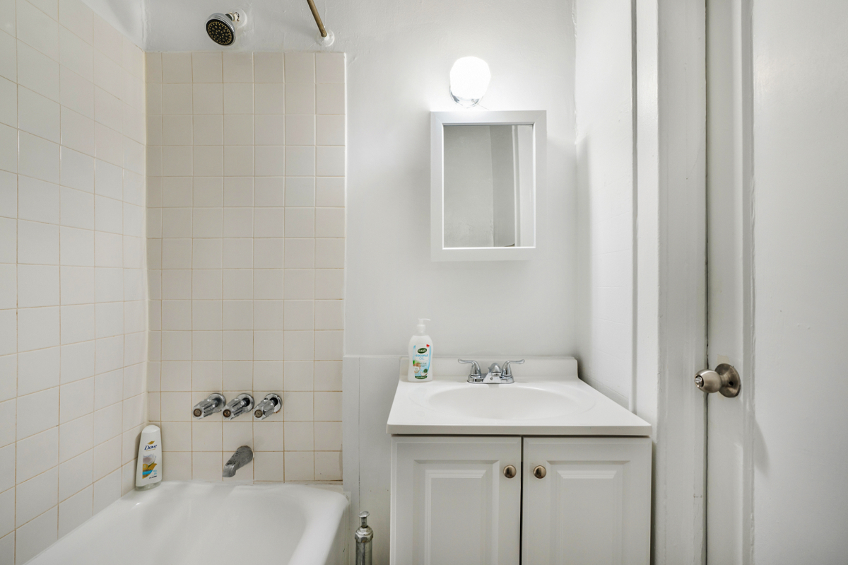 Trendy and Modern Studio on the Upper East Side in Manhattan - Photo 4