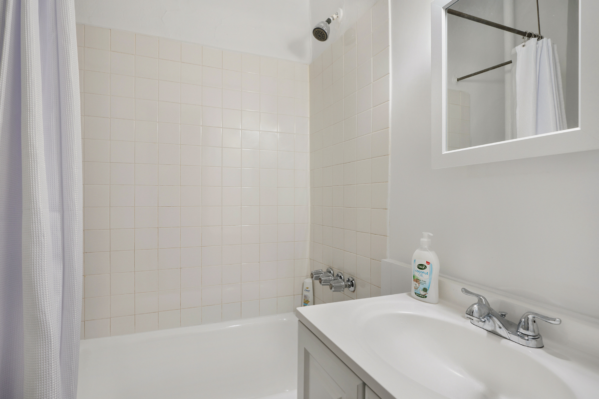 Trendy and Modern Studio on the Upper East Side in Manhattan - Photo 6