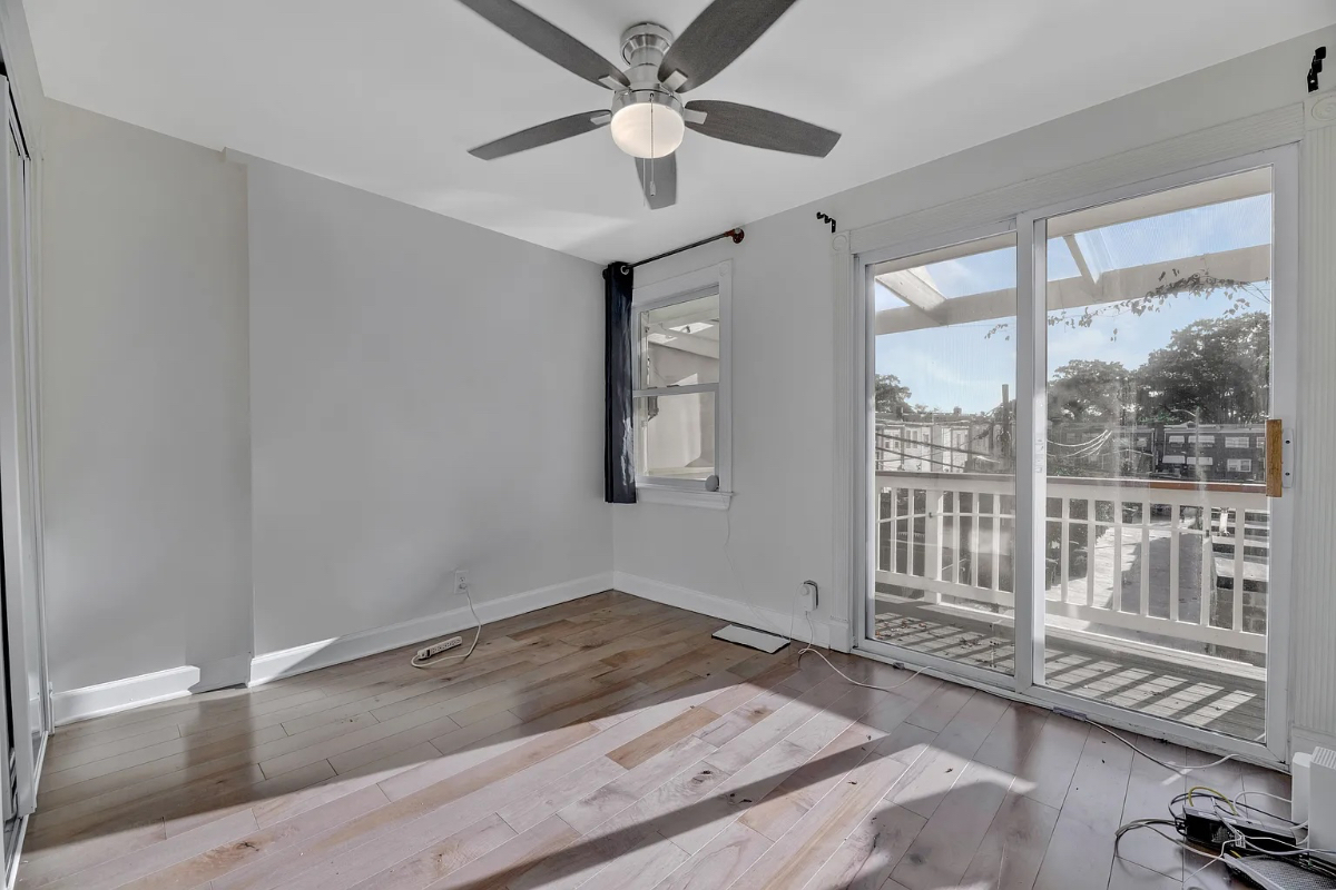 Incredible Capital hill rowhome with one parking pad spot, full bath with jacuzzi, generous storage  - Photo 3