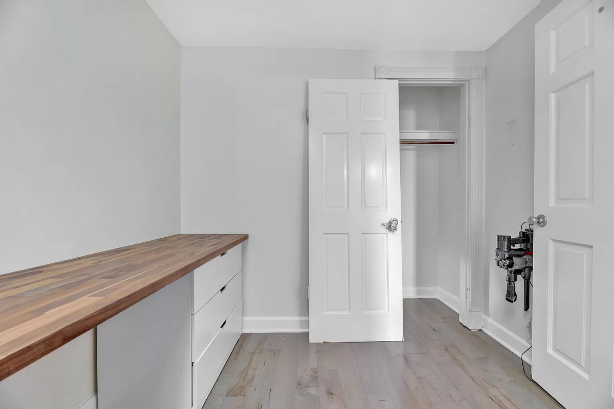 Incredible Capital hill rowhome with one parking pad spot, full bath with jacuzzi, generous storage  - Photo 7