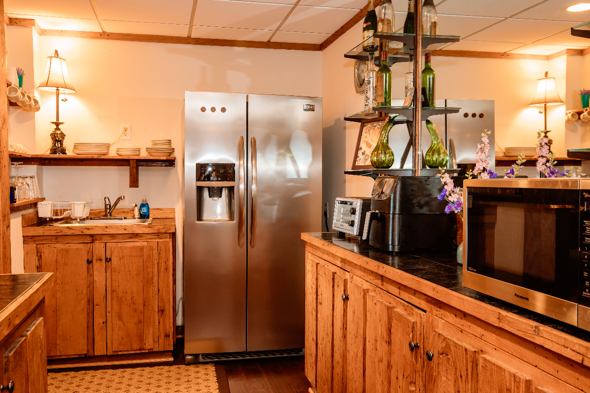 Pet-friendly 2 bedroom. Mountain & Lake Views. Heated Pool. Close to downtown. - Photo 12