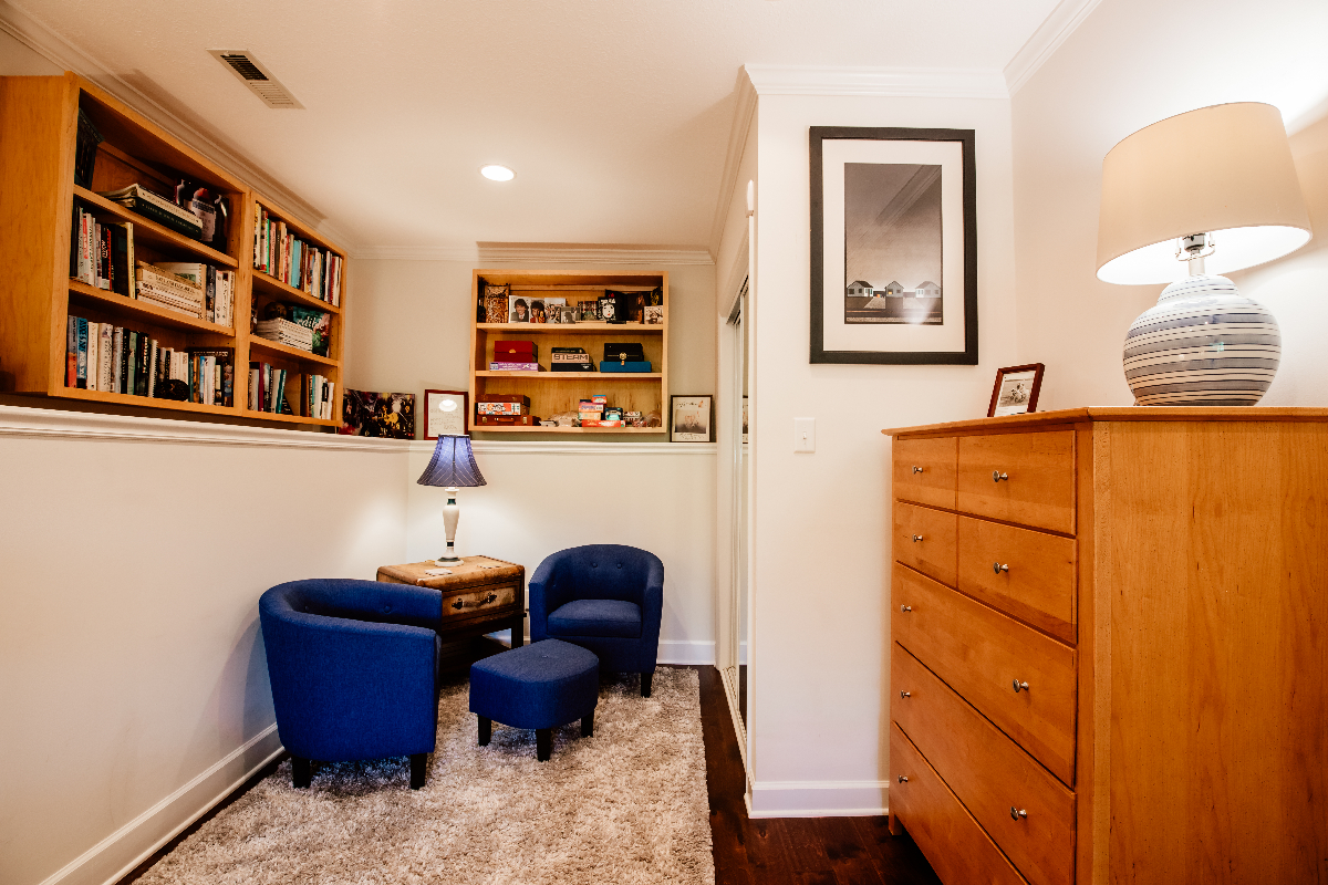 Pet-friendly 2 bedroom. Mountain & Lake Views. Heated Pool. Close to downtown. - Photo 9