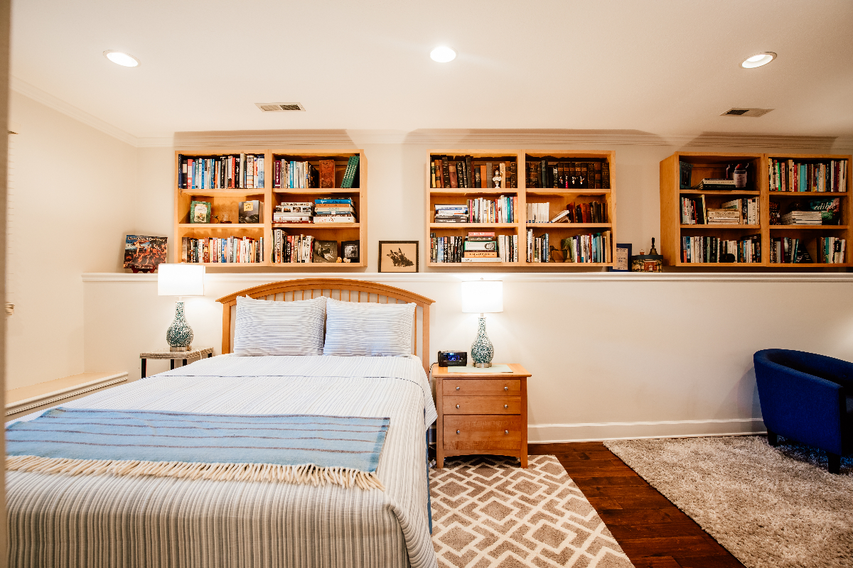 Pet-friendly 2 bedroom. Mountain & Lake Views. Heated Pool. Close to downtown. - Photo 8