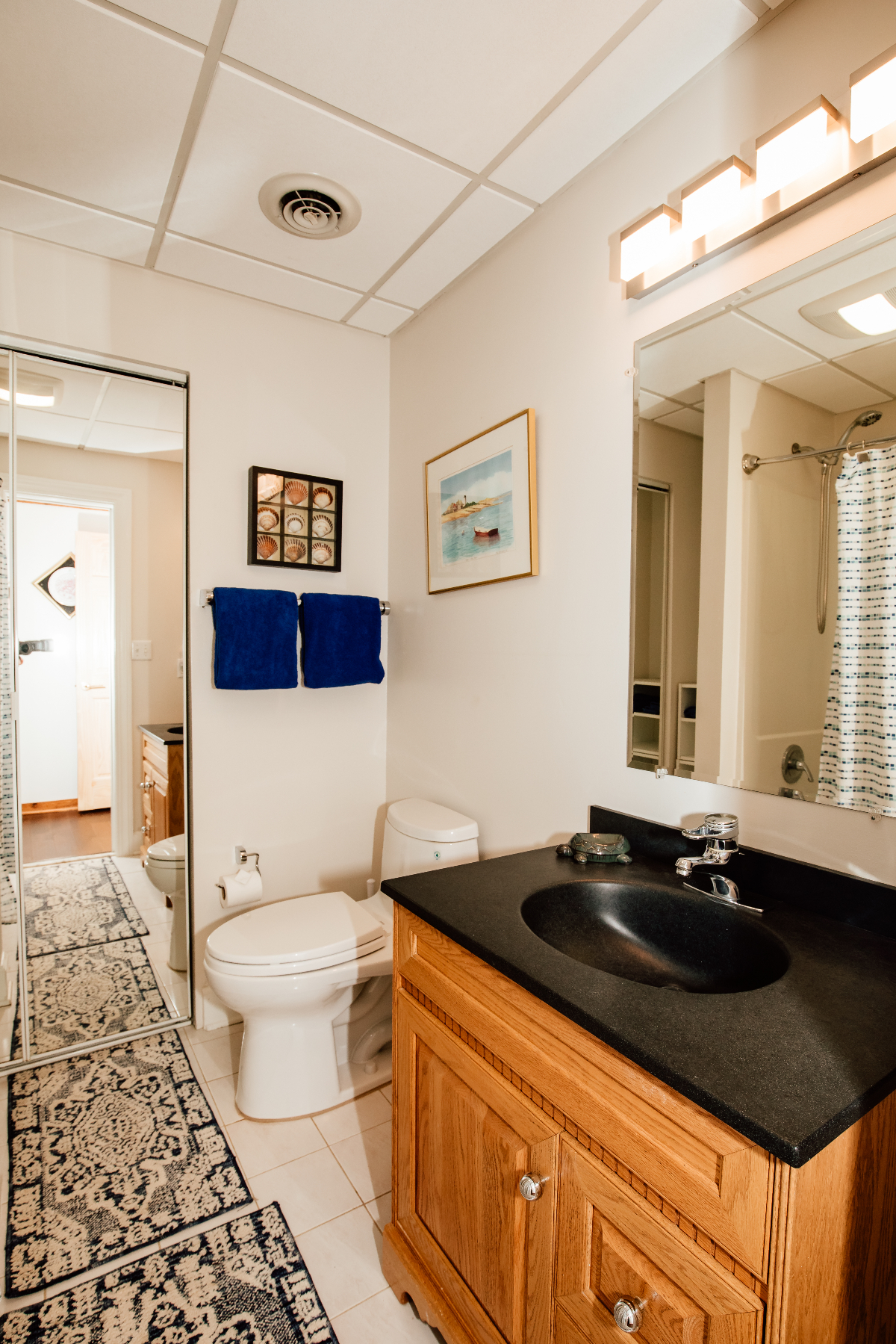 Pet-friendly 2 bedroom. Mountain & Lake Views. Heated Pool. Close to downtown. - Photo 10