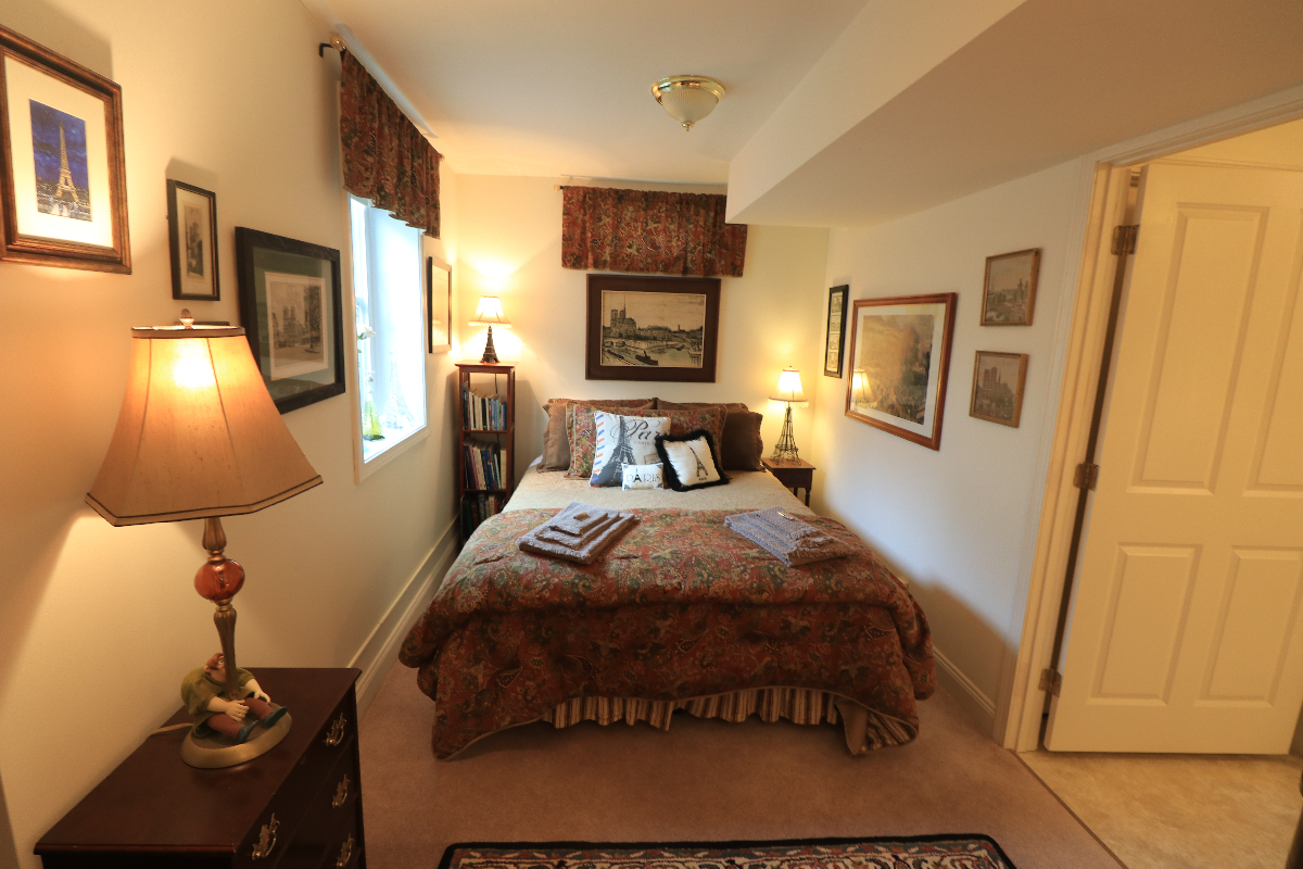 Burlington area private apartment - Photo 5