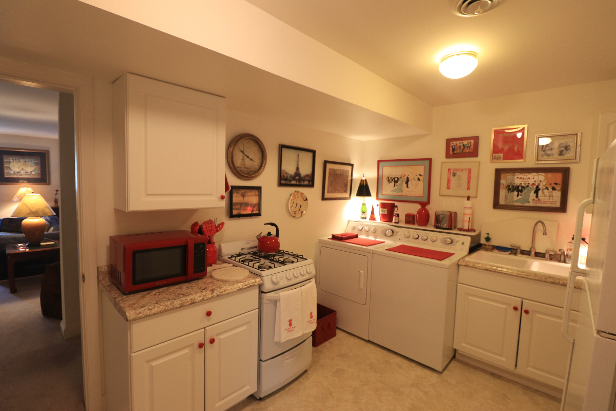 Burlington area private apartment - Photo 7
