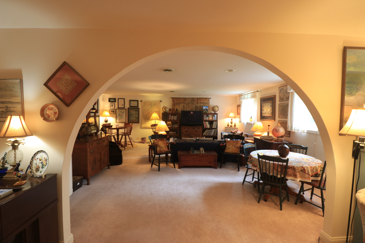 Burlington area private apartment - Photo 4