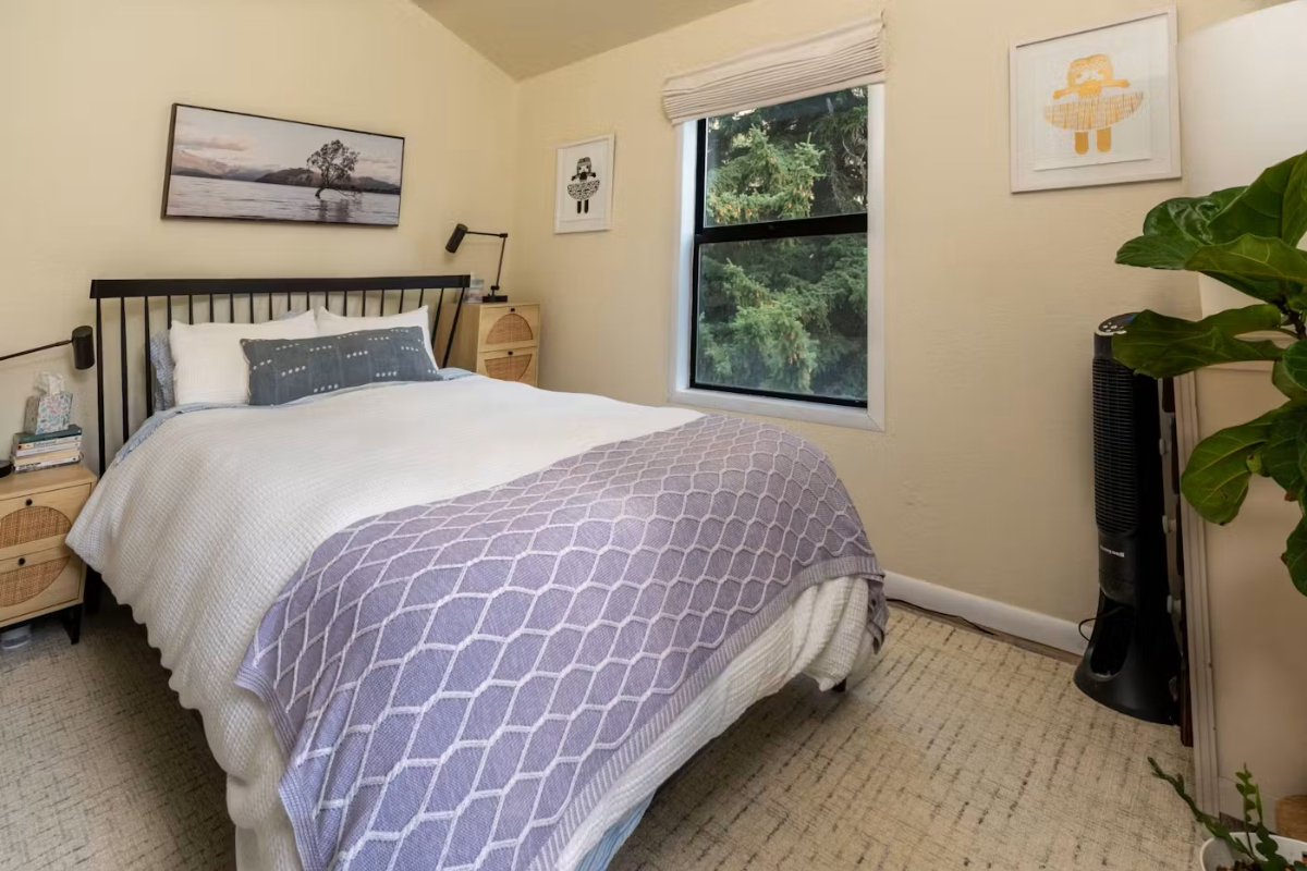 2 Bedroom Condo Close to Town Square - Photo 3