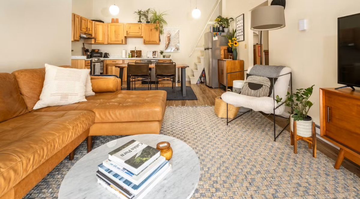 2 Bedroom Condo Close to Town Square - Photo 2