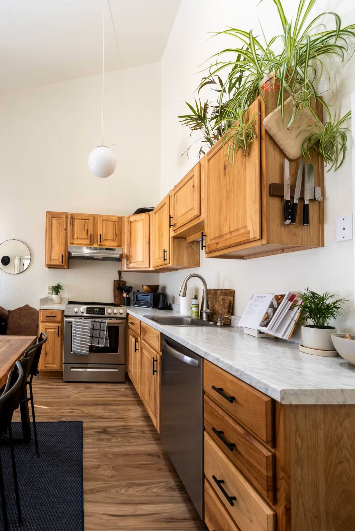 2 Bedroom Condo Close to Town Square - Photo 7