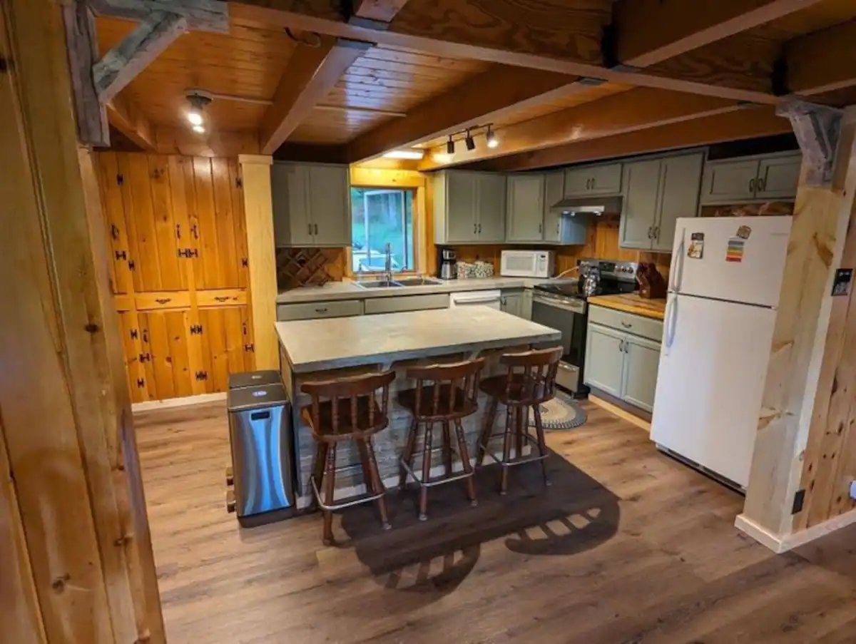 Spacious Country Home with Spectacular Views - Photo 7
