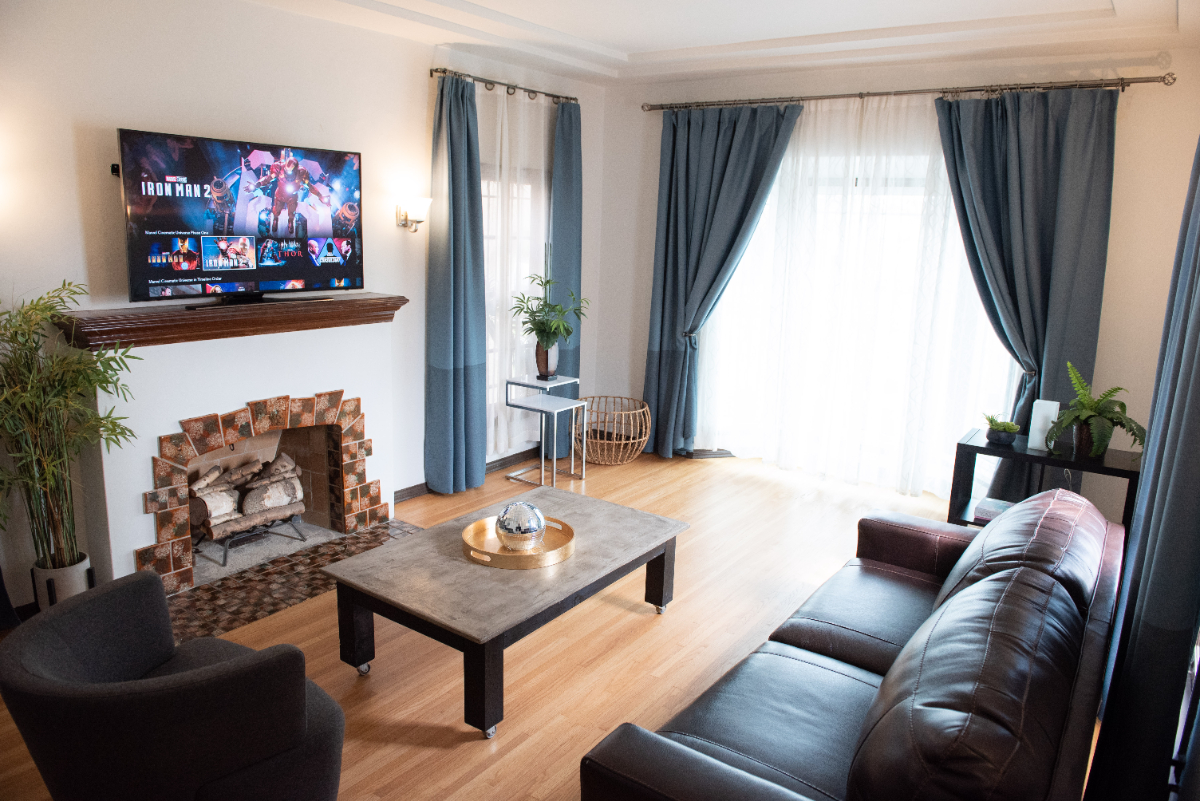 Soo Casa - SoFi Stadium Retreat with Workspace and Blackout Curtains - Photo 2