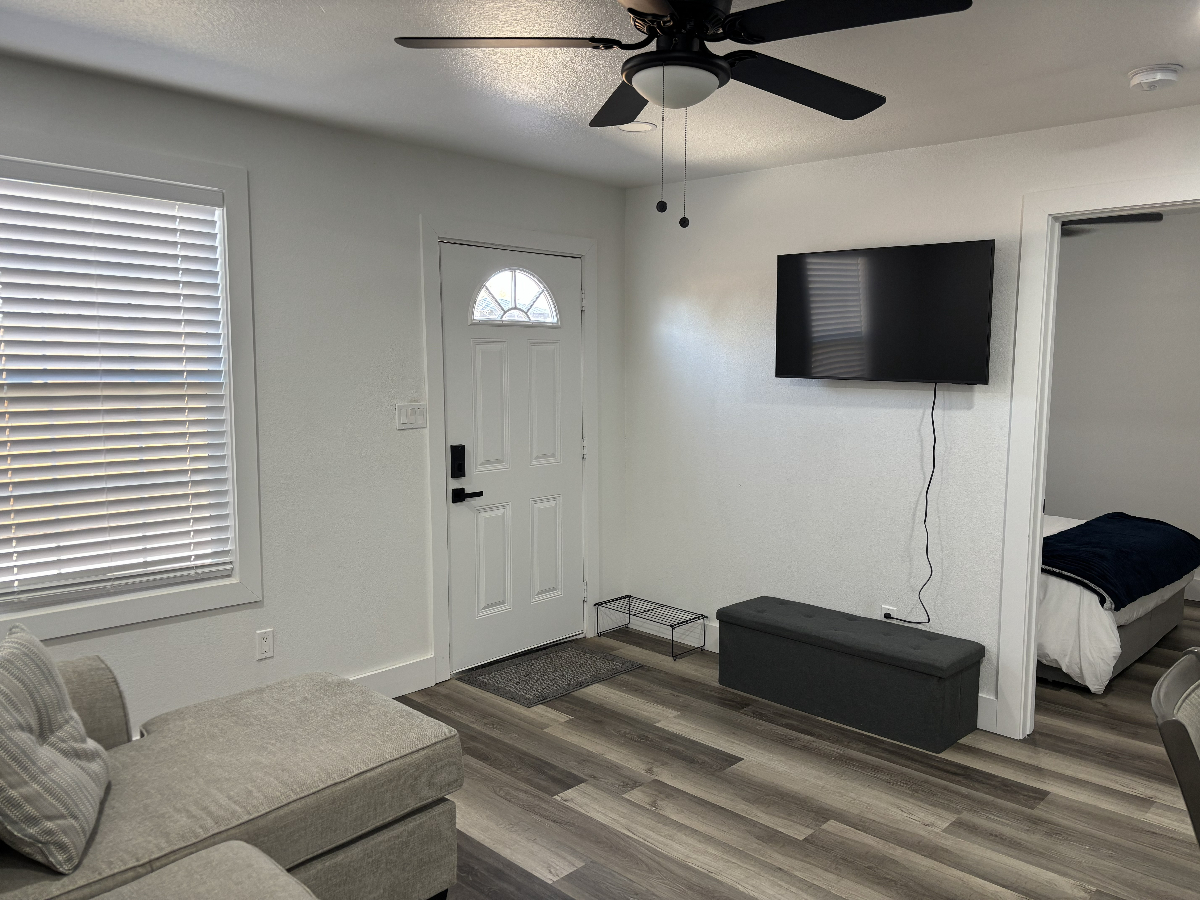 MEDICAL DISTRICT- Entire Home, 1 bed / 1 bath - Photo 4