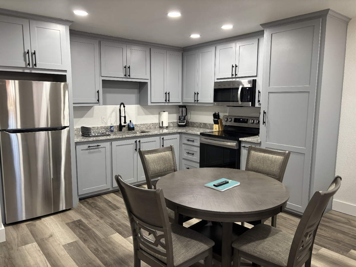 MEDICAL DISTRICT- Entire Home, 1 bed / 1 bath - Photo 1