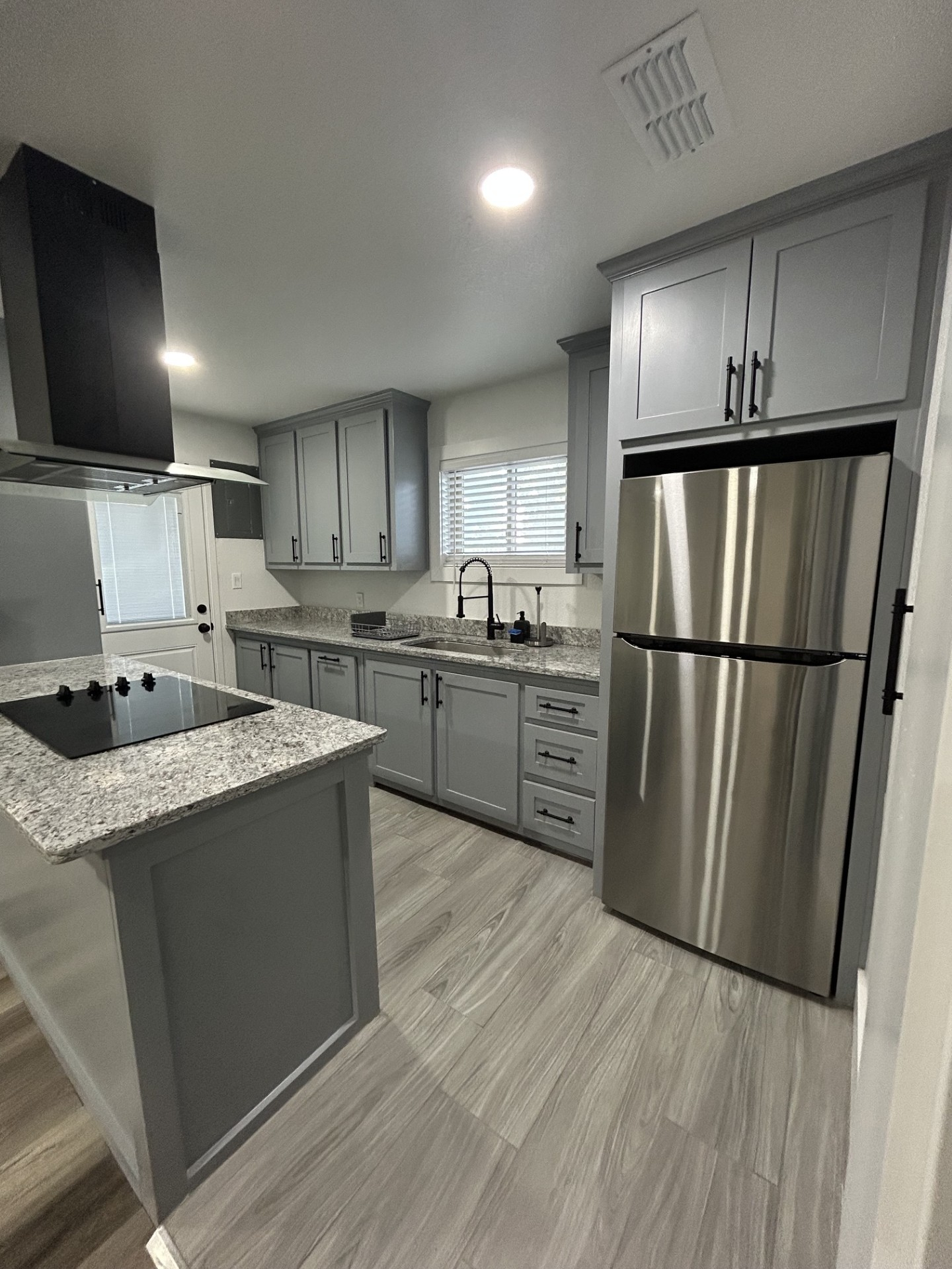 MEDICAL DISTRICT- Entire Home, 1 bed / 1 bath - Photo 4