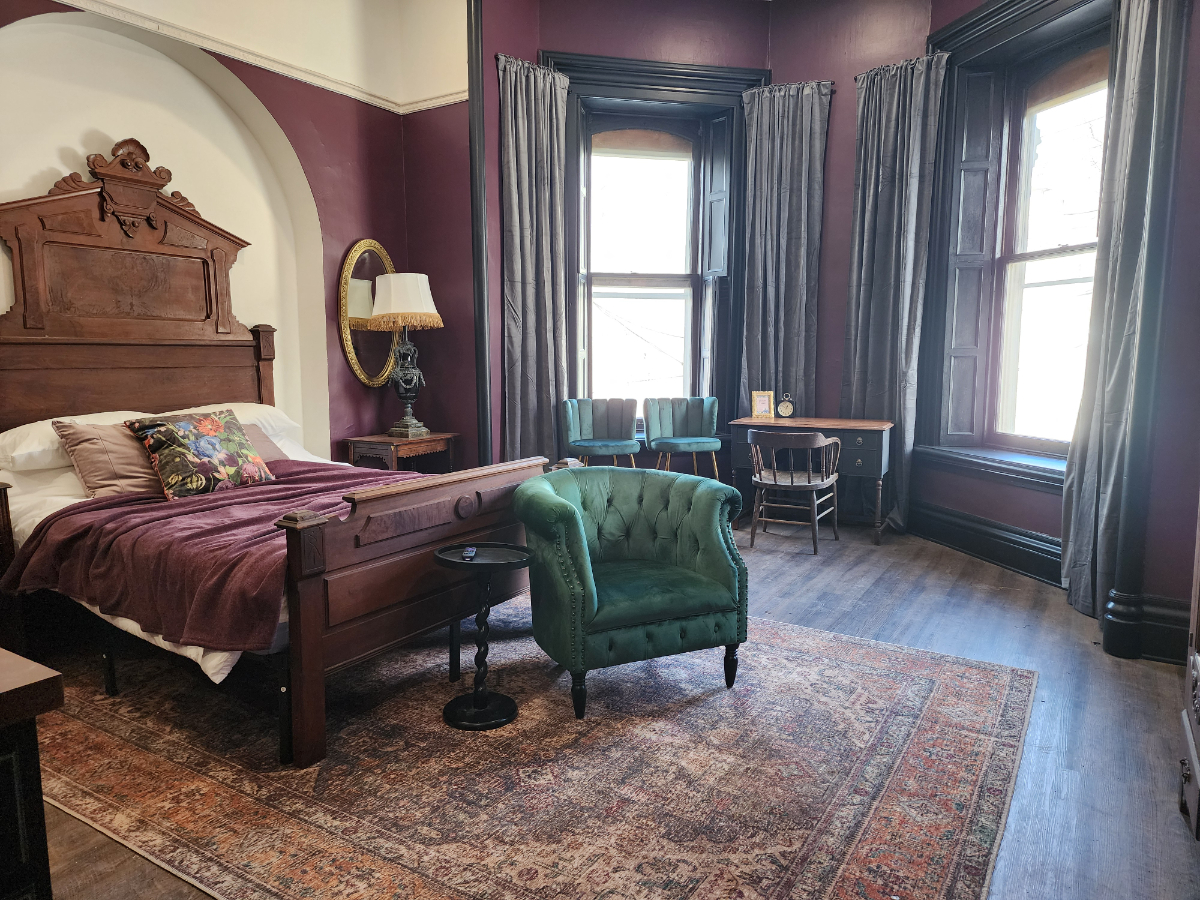 The Plum Parlor, Historic Studio - Quiet Area