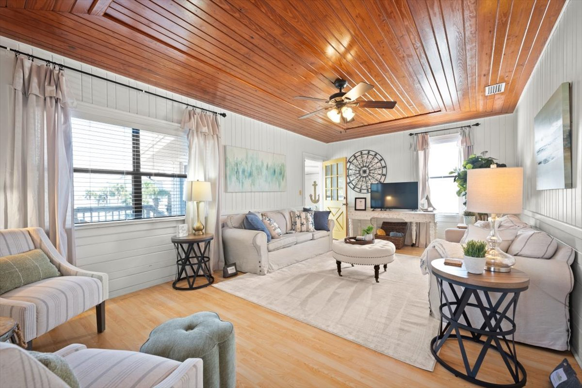Charming Three bedrooms Townhouse - 1207