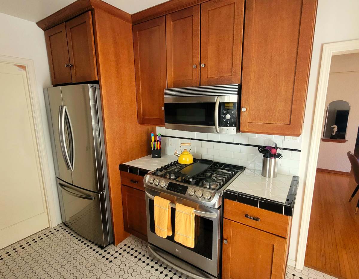 Classy 3BR 2BA Home in Ventura - Fully Furnished Spanish Home - Photo 6
